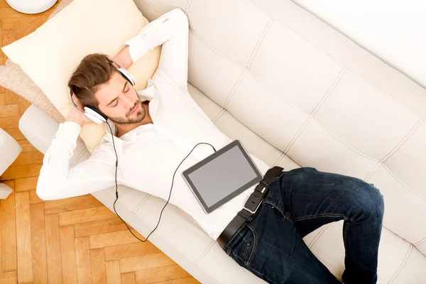 Young man listening to music — Stock Photo, Image